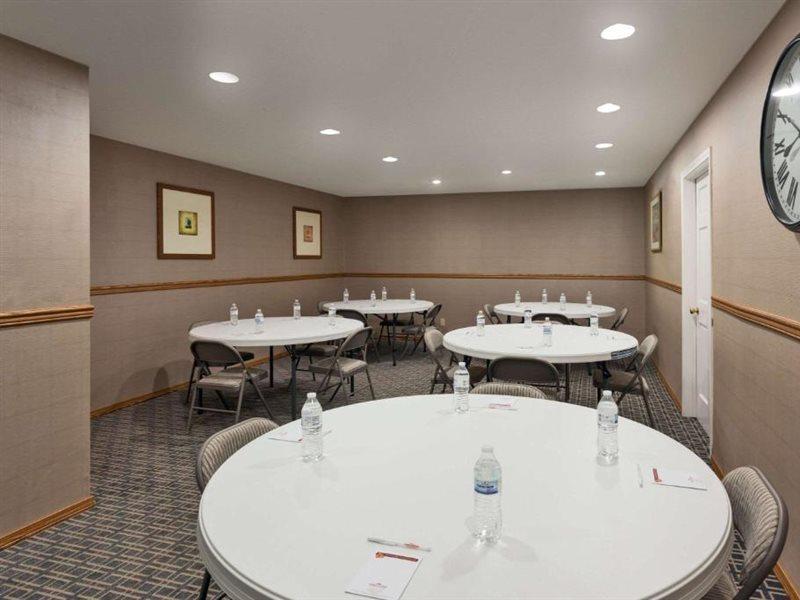 Hawthorn Suites By Wyndham Dearborn/Detroit Zewnętrze zdjęcie