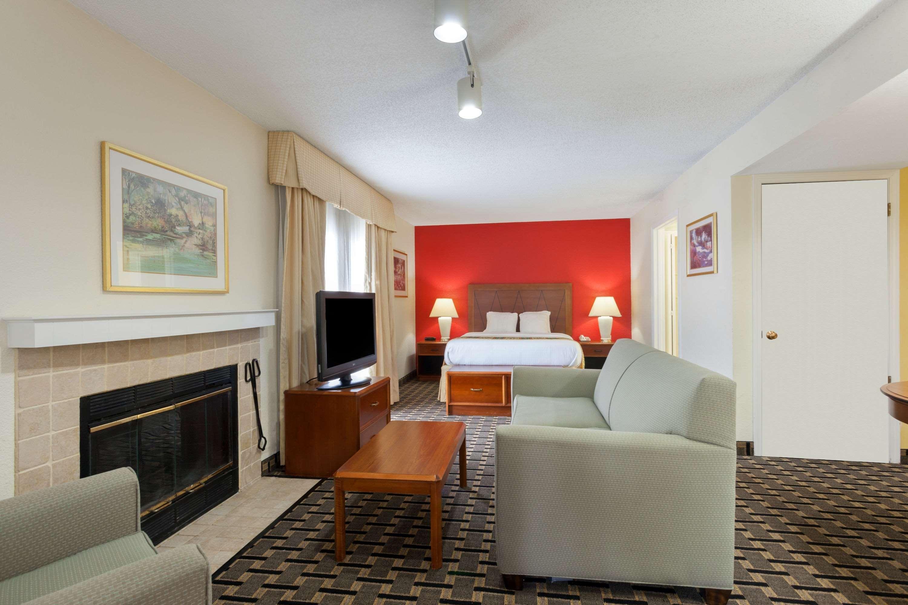 Hawthorn Suites By Wyndham Dearborn/Detroit Zewnętrze zdjęcie