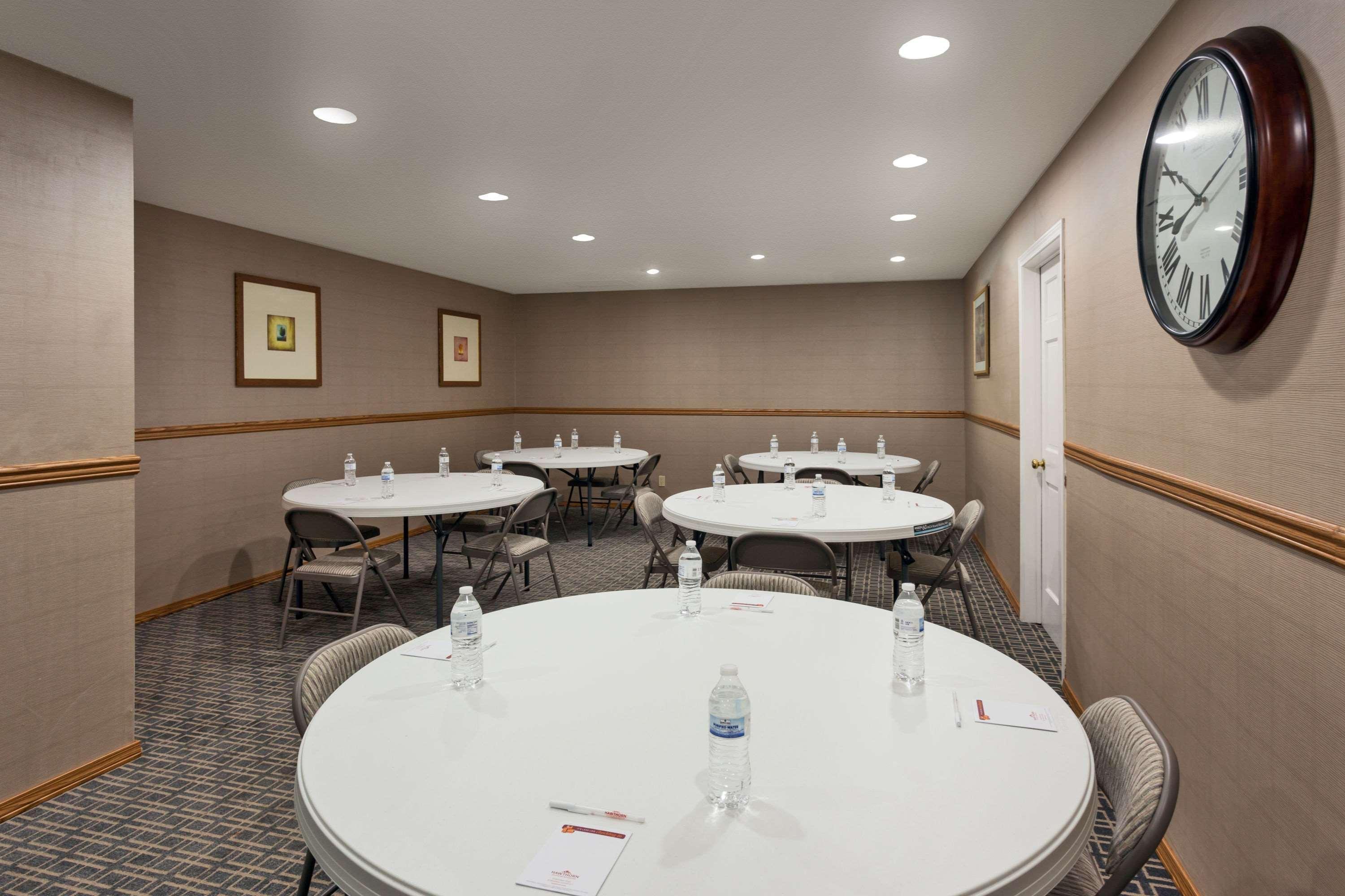 Hawthorn Suites By Wyndham Dearborn/Detroit Zewnętrze zdjęcie
