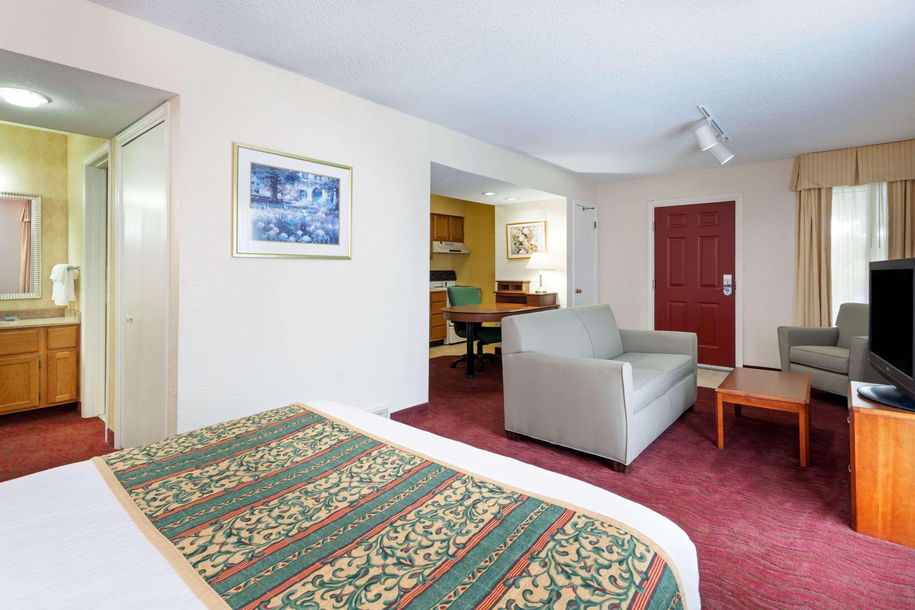 Hawthorn Suites By Wyndham Dearborn/Detroit Zewnętrze zdjęcie